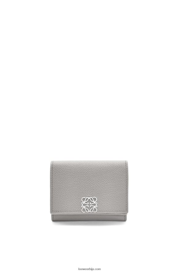 Loewe Жене анаграм троструки новчаник од телеће коже шљунчаног зрна бисерно сива HJTY1206