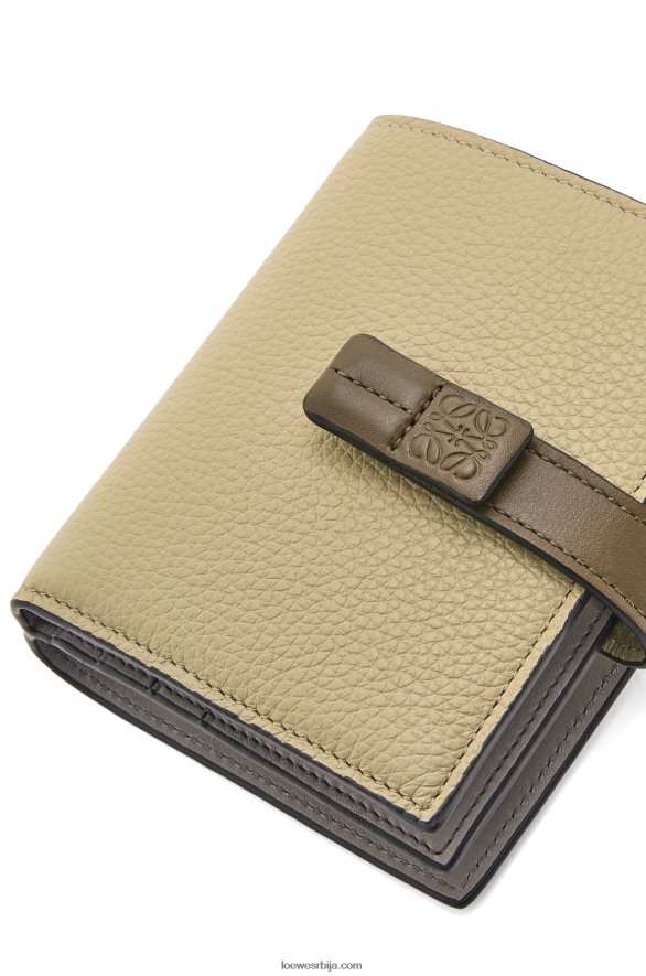 Loewe Жене компактни новчаник са патент затварачем од мекане телеће коже жалфија зелена/тамно каки зелена HJTY1211