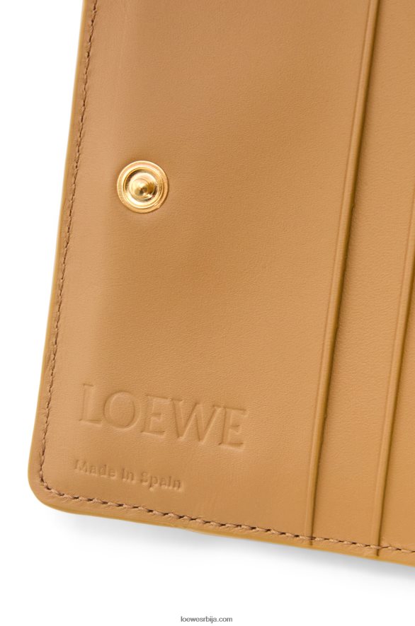 Loewe Жене пуззле компактни новчаник са патент затварачем од класичне телеће коже ангора/прашна беж HJTY1212