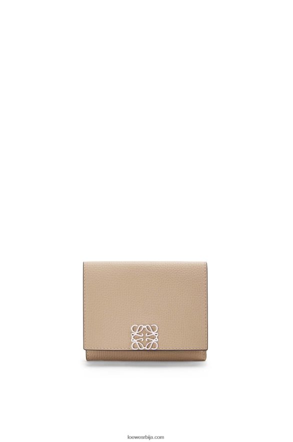Loewe Жене анаграм троструки новчаник од телеће коже шљунчаног зрна песак HJTY1214
