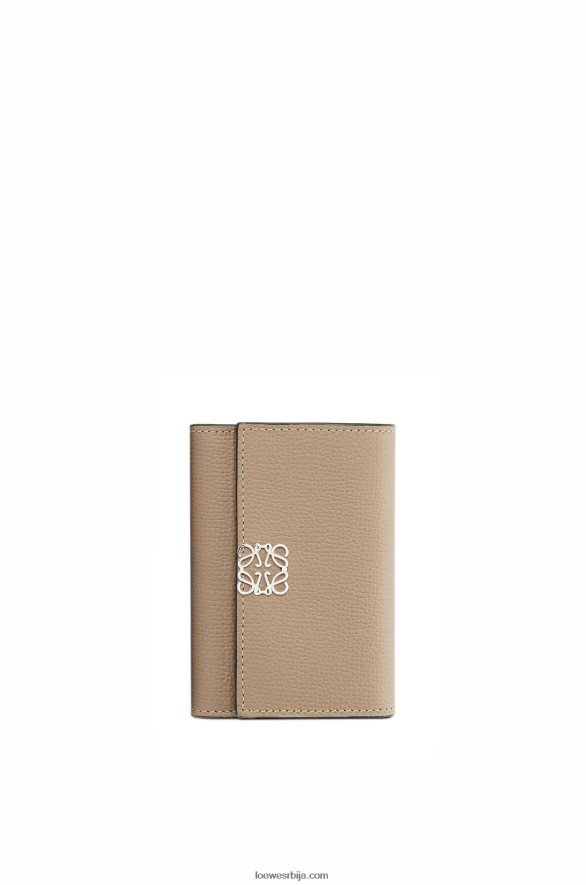 Loewe Жене анаграм мали вертикални новчаник од телеће коже шљунчаног зрна песак HJTY1216