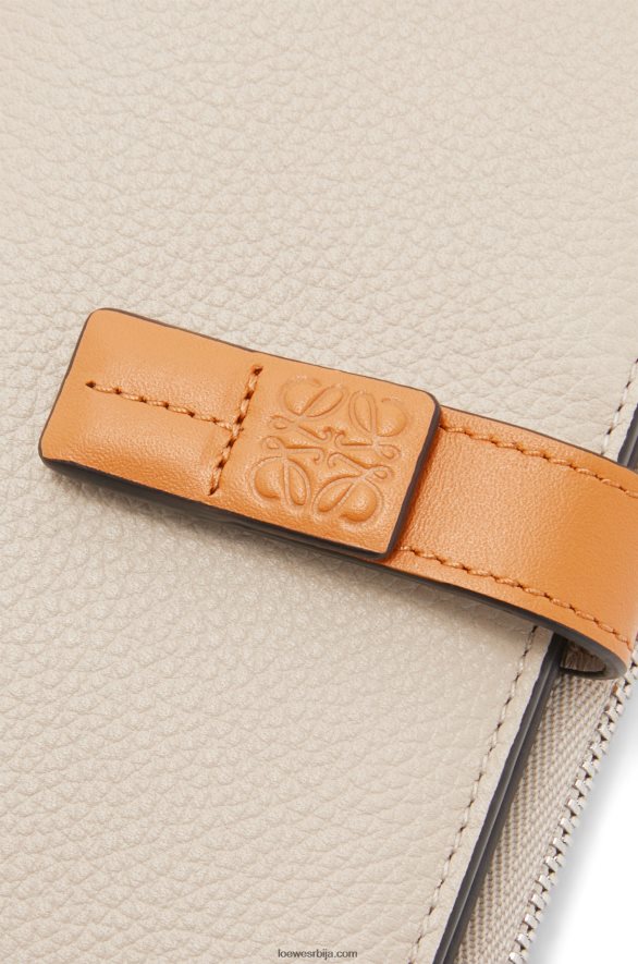 Loewe Жене танак новчаник са патентним затварачем од мекане телеће коже лагани зоб/мед HJTY1220
