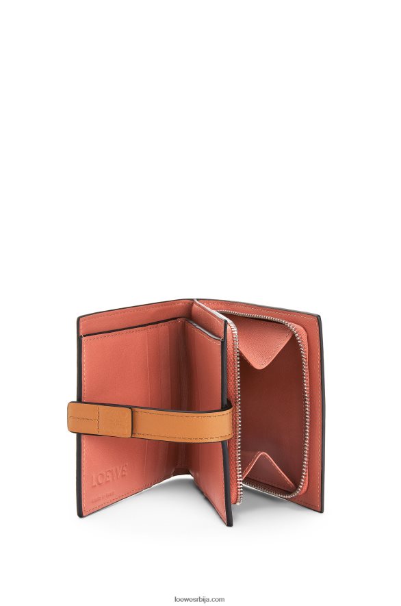 Loewe Жене компактни новчаник са патент затварачем од мекане телеће коже лагани зоб/мед HJTY1222