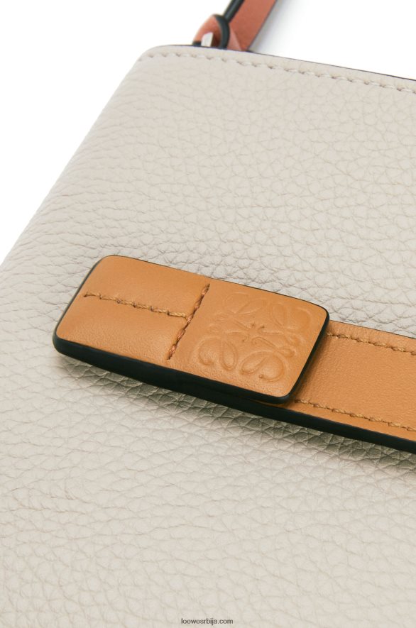 Loewe Жене компактни новчаник са патент затварачем од мекане телеће коже лагани зоб/мед HJTY1222