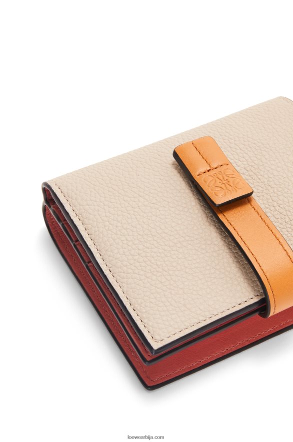 Loewe Жене компактни новчаник са патент затварачем од мекане телеће коже лагани зоб/мед HJTY1222