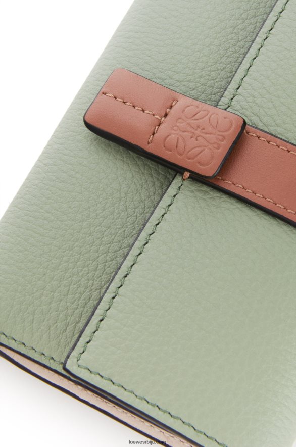 Loewe Жене мали вертикални новчаник од мекане телеће коже рузмарин/тан HJTY1225