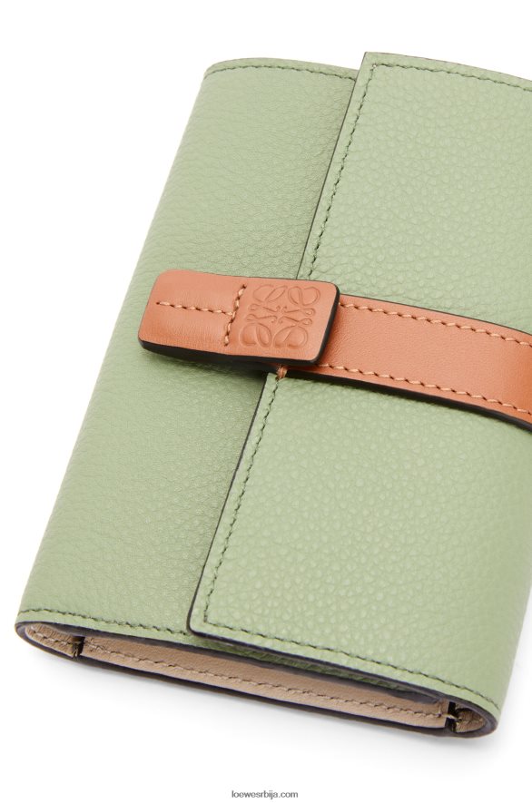 Loewe Жене мали вертикални новчаник од мекане телеће коже рузмарин/тан HJTY1225