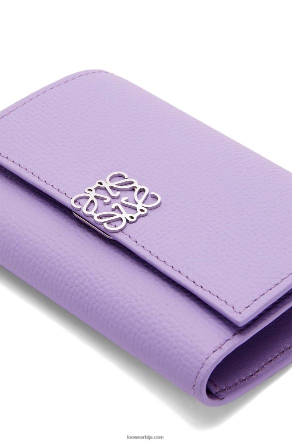 Loewe Жене анаграм мали вертикални новчаник од телеће коже шљунчаног зрна светло љубичаста HJTY1237