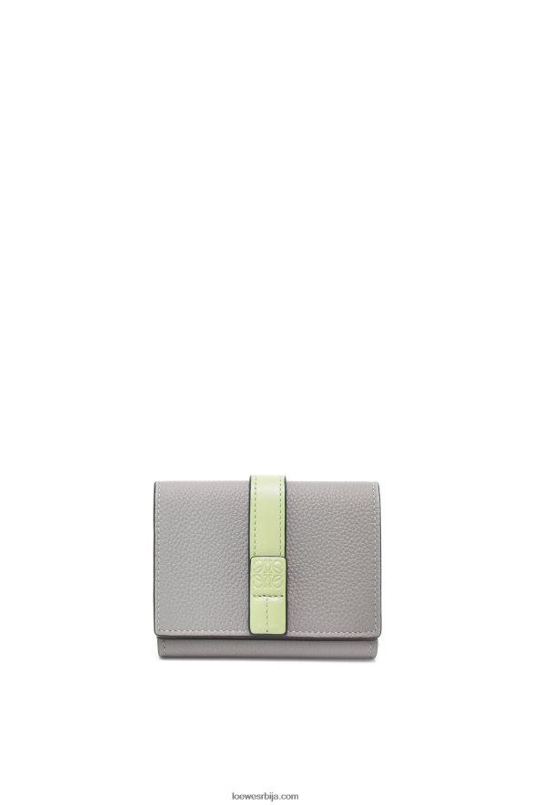 Loewe Жене троструки новчаник од мекане телеће коже бисерно сива/светло бледо зелена HJTY1250