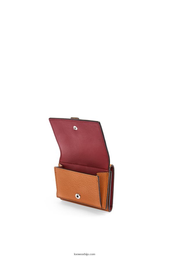 Loewe Жене троструки новчаник од мекане телеће коже лагана карамела/пекан HJTY1254
