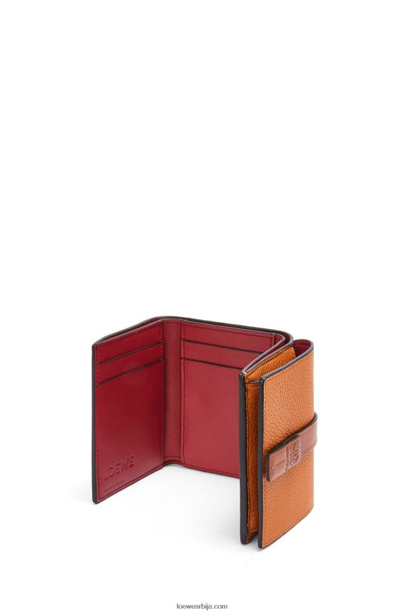 Loewe Жене троструки новчаник од мекане телеће коже лагана карамела/пекан HJTY1254