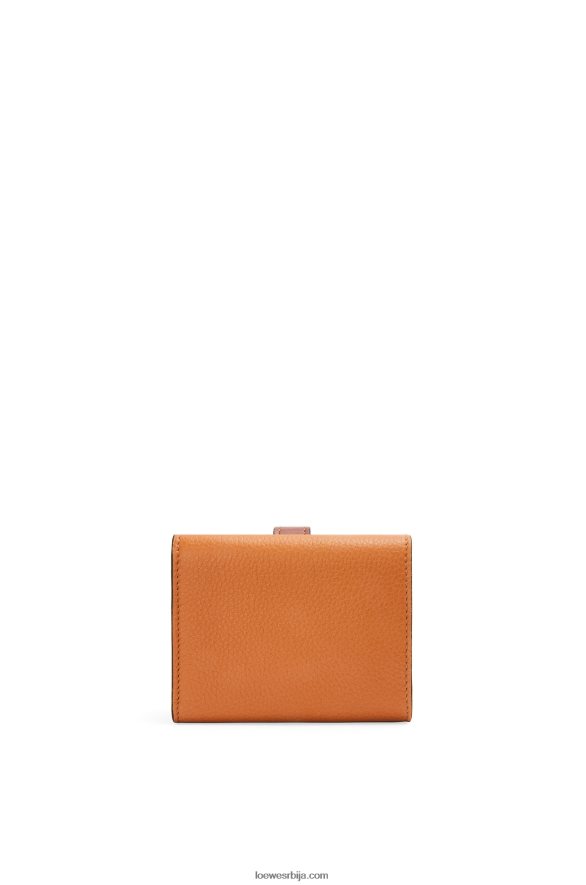 Loewe Жене троструки новчаник од мекане телеће коже лагана карамела/пекан HJTY1254