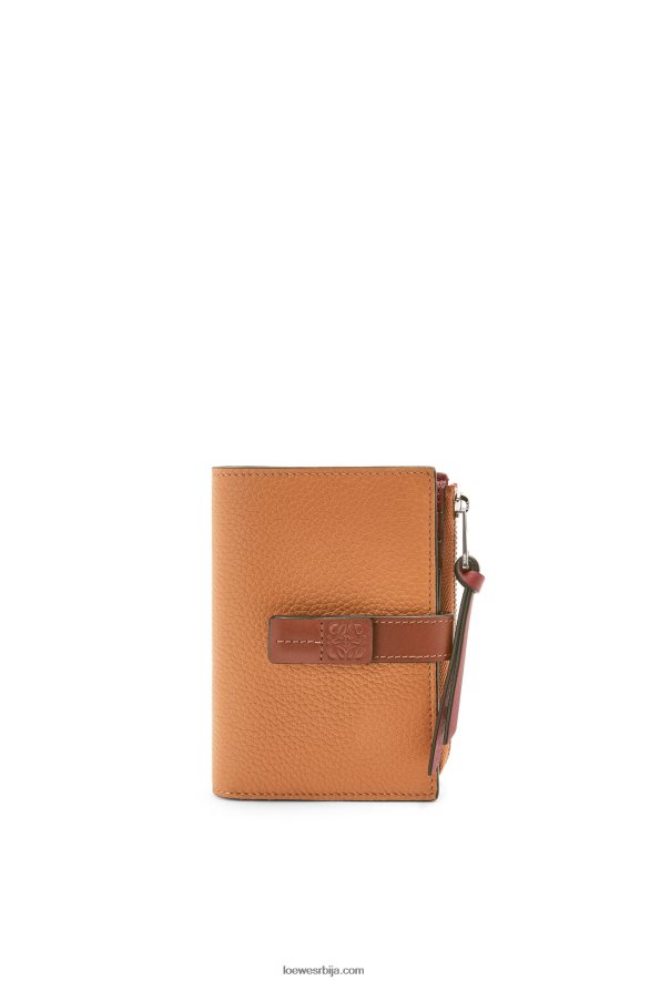 Loewe Жене танак новчаник са патентним затварачем од мекане телеће коже лагана карамела/пекан HJTY1255