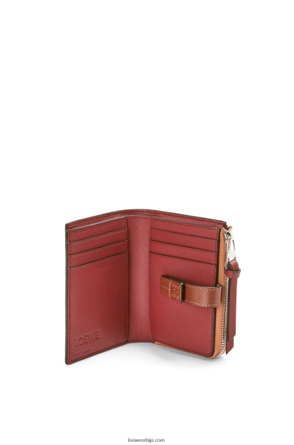 Loewe Жене танак новчаник са патентним затварачем од мекане телеће коже лагана карамела/пекан HJTY1255