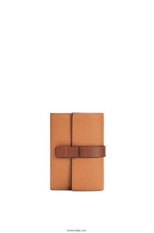 Loewe Жене мали вертикални новчаник од мекане телеће коже лагана карамела/пекан HJTY1256