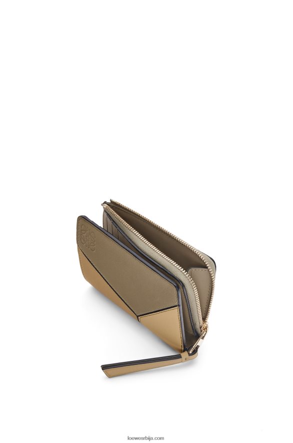 Loewe Жене пуззле танак двослојни новчаник од класичног телета глина зелена / путер HJTY1258