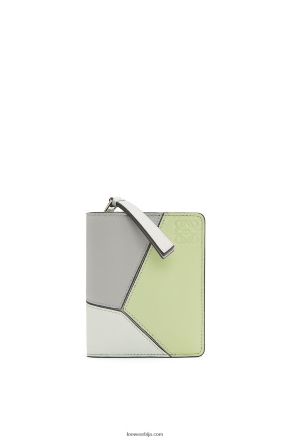 Loewe Жене пуззле компактни новчаник са патент затварачем од класичне телеће коже пепељасто сиви/светли селадон HJTY1261