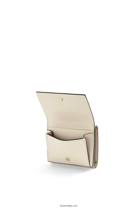 Loewe Жене поновљени троструки новчаник од рељефне свилене телеће коже лагани зоб HJTY1271