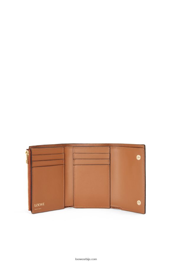 Loewe Жене поновите мали вертикални новчаник од рељефне свилене телеће коже тан HJTY1280