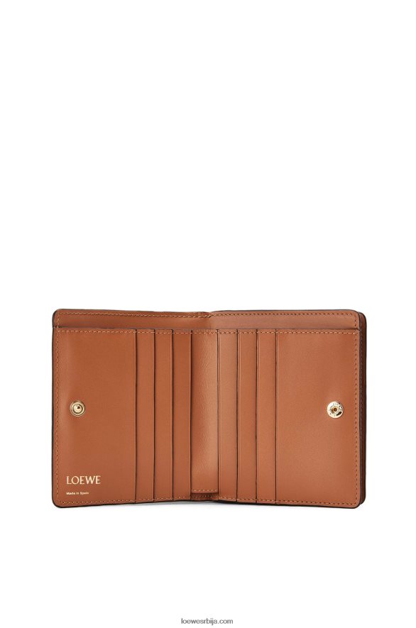 Loewe Жене компактни новчаник са патент затварачем од рељефне свилене телеће коже тан HJTY1281