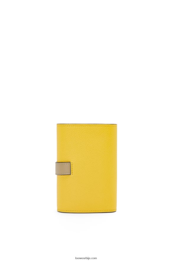 Loewe Жене мали вертикални новчаник од мекане телеће коже жуто / глинено зелено HJTY1282