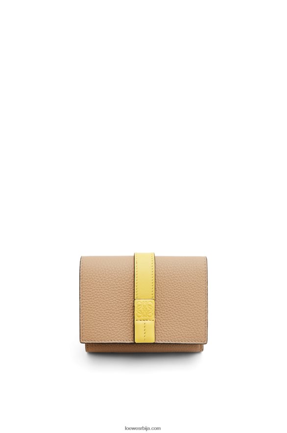 Loewe Жене троструки новчаник од мекане телеће коже путер/бледи лимун HJTY1285