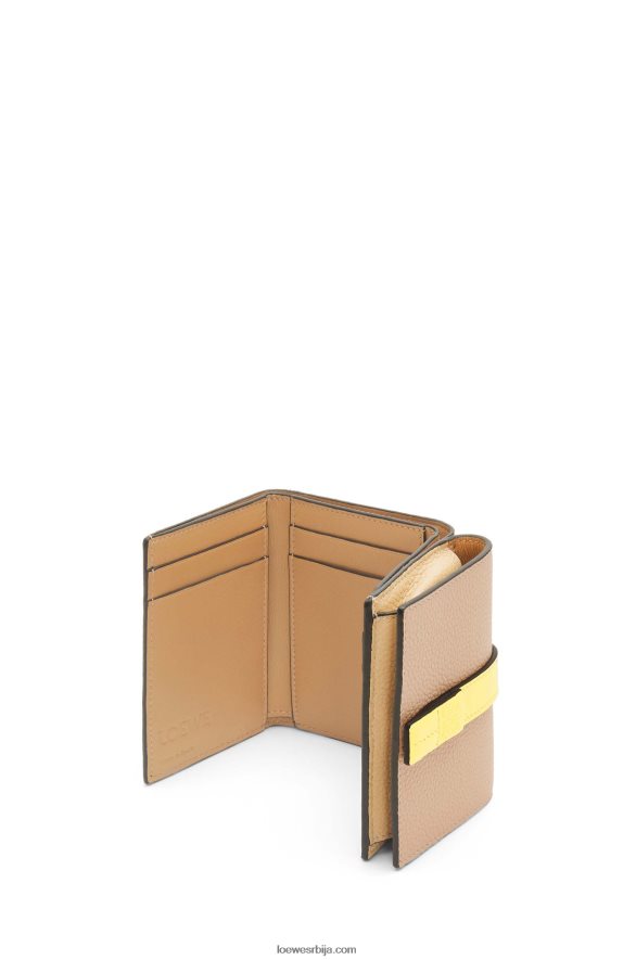 Loewe Жене троструки новчаник од мекане телеће коже путер/бледи лимун HJTY1285