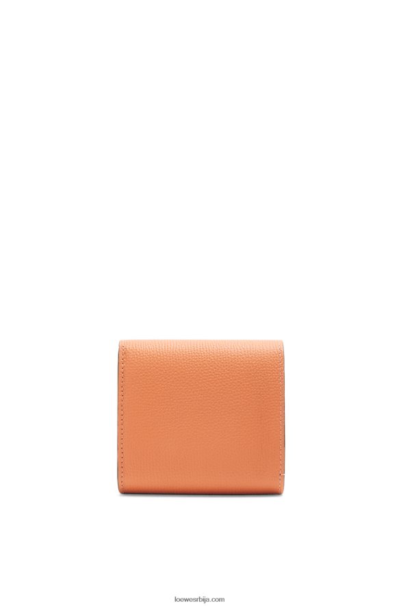 Loewe Жене анаграм компактни новчаник са преклопом од телеће коже од шљунчаног зрна корални гребен HJTY1307