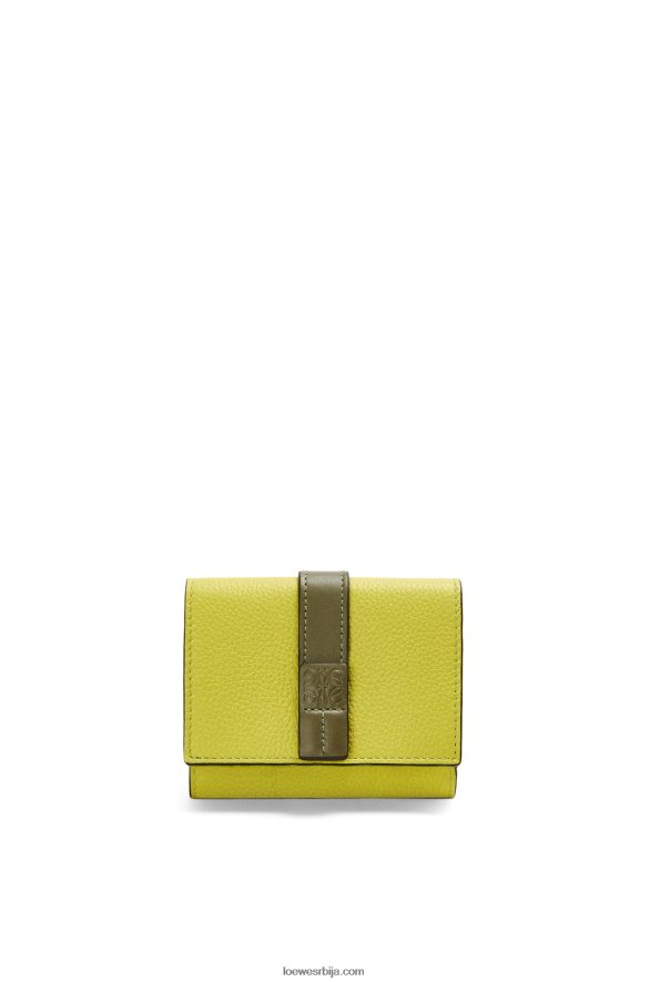 Loewe Жене троструки новчаник од мекане телеће коже лимето жута/авокадо зелена HJTY1311