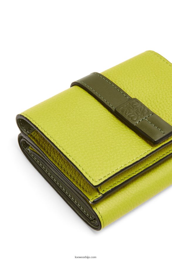 Loewe Жене троструки новчаник од мекане телеће коже лимето жута/авокадо зелена HJTY1311