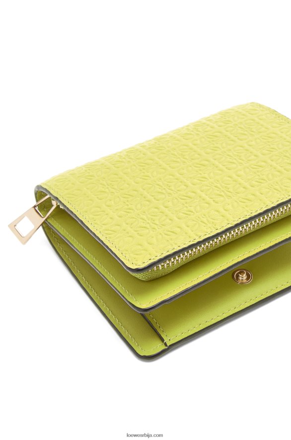 Loewe Жене компактни новчаник са патент затварачем од рељефне свилене телеће коже лимето жута HJTY1312