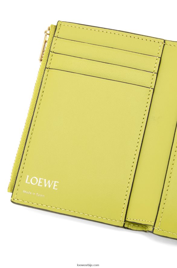 Loewe Жене поновите мали вертикални новчаник од рељефне свилене телеће коже лимето жута HJTY1313