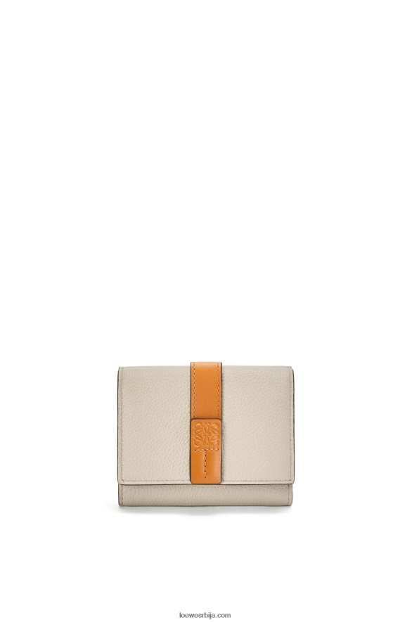 Loewe Жене троструки новчаник од мекане телеће коже лагани зоб/мед HJTY1315