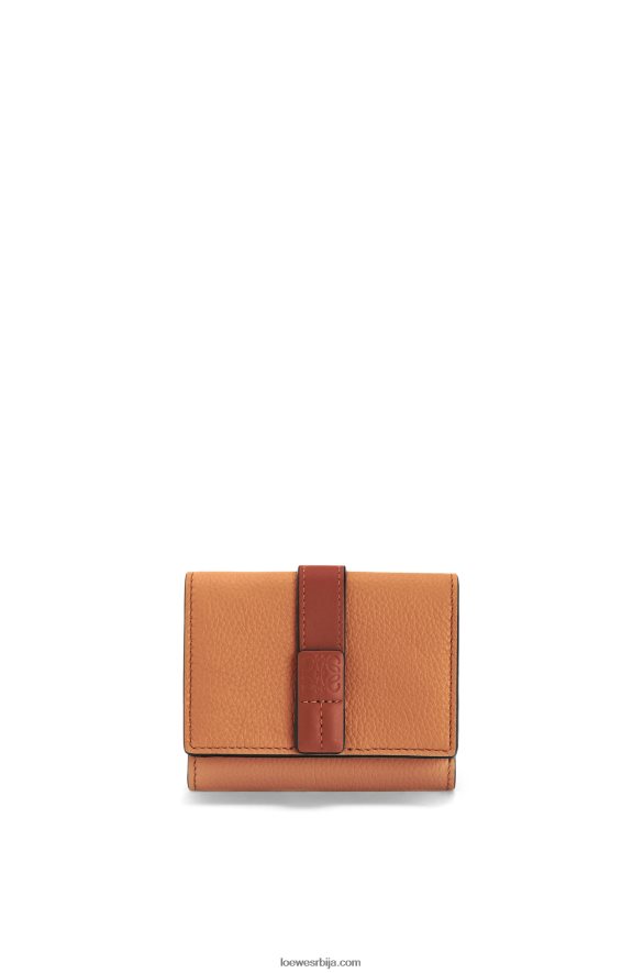 Loewe Жене троструки новчаник од мекане телеће коже лагана карамела/пекан HJTY1316