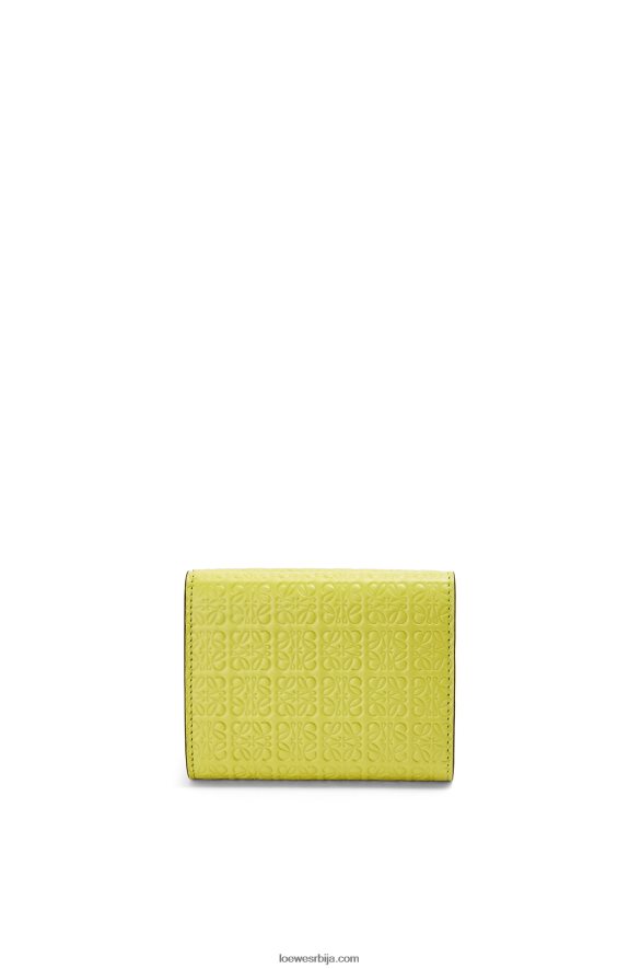 Loewe Жене поновљени троструки новчаник од рељефне свилене телеће коже лимето жута HJTY1317