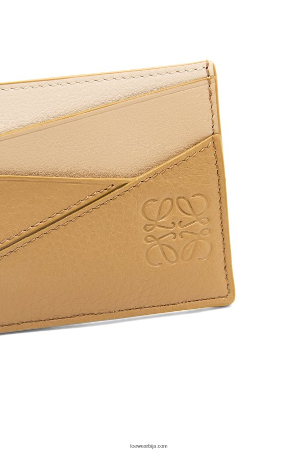 Loewe Жене пуззле обичан држач картице од класичне телеће коже ангора/прашна беж HJTY1328