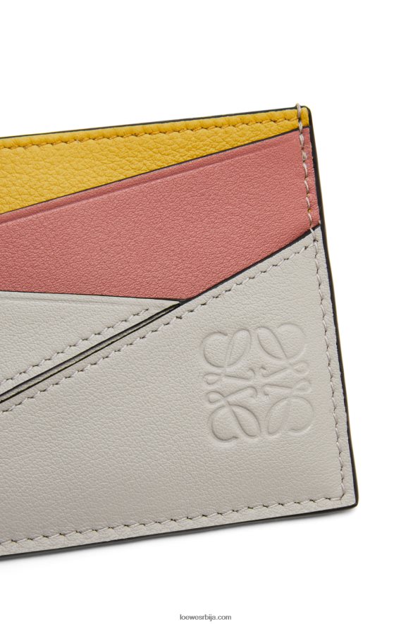 Loewe Жене пуззле обичан држач картице од класичне телеће коже дух / цвет брескве HJTY1364