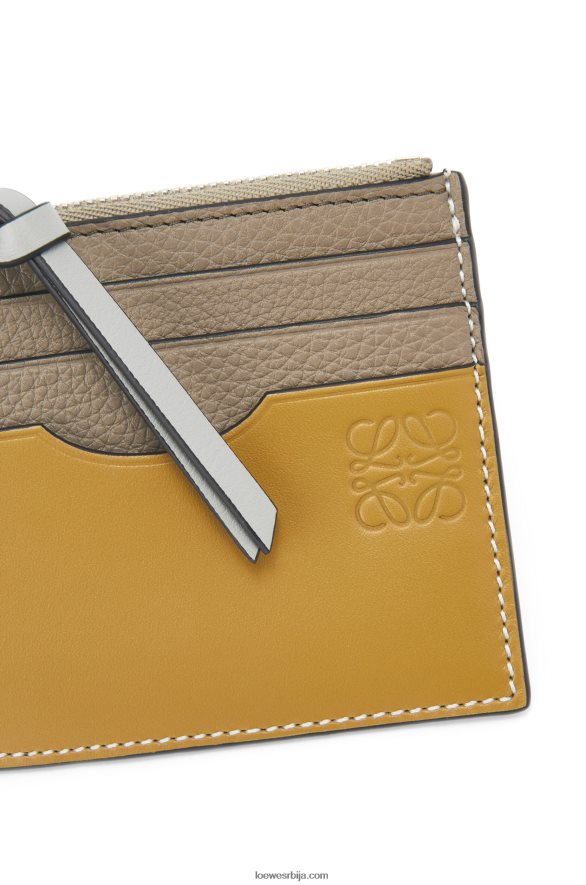 Loewe Жене квадратни држач картице од мекане телеће коже са ланцем ловор зелено/окер HJTY1382