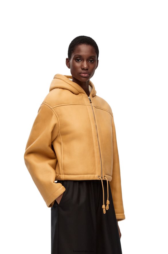 Loewe Жене јакна са капуљачом од стриже бело злато HJTY1124