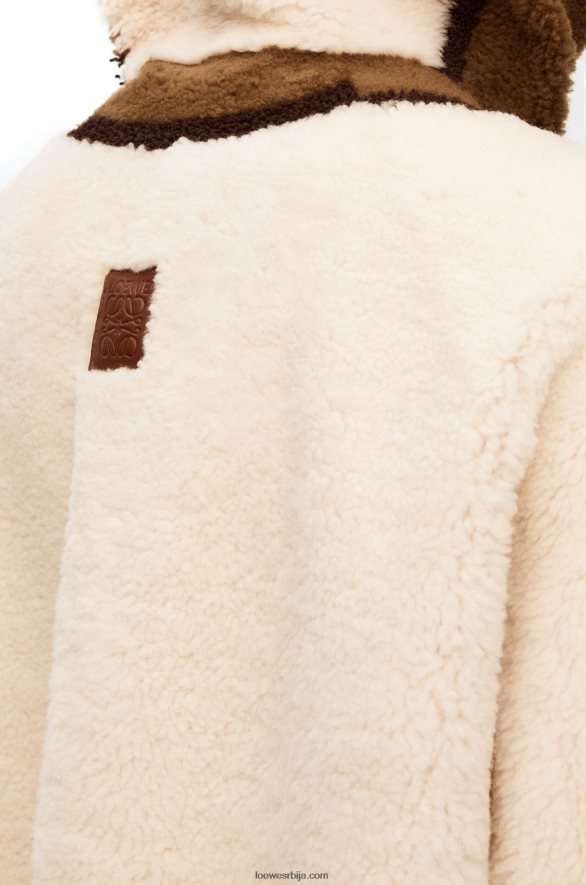 Loewe Жене јакна са капуљачом од стриже прљаво бела/браон HJTY1126