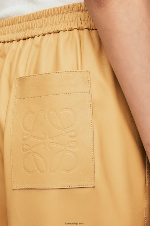 Loewe Жене скраћене панталоне у напи песак/путер HJTY1113