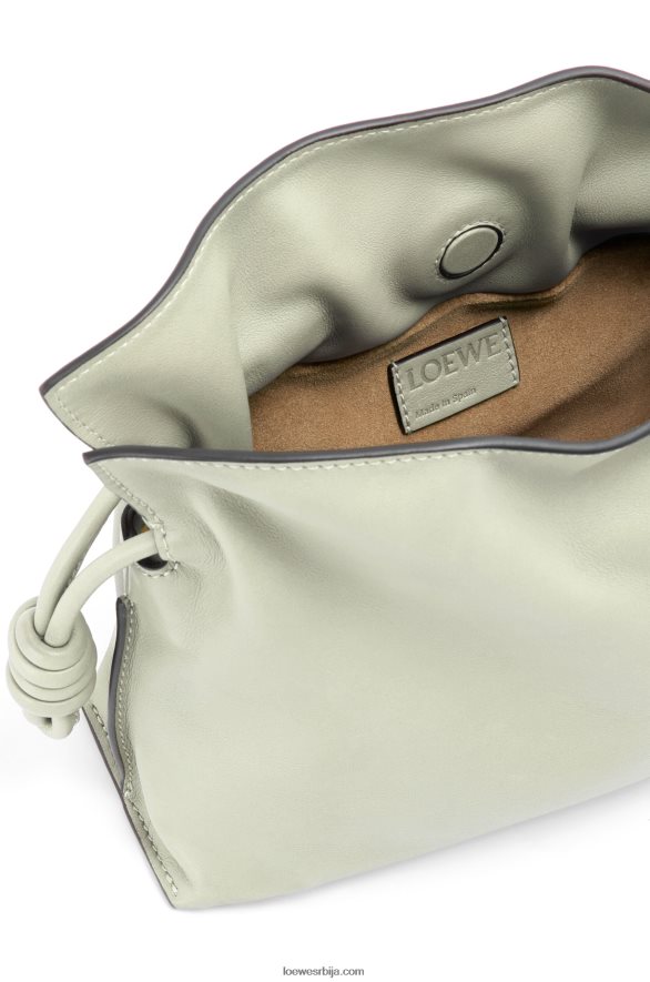 Loewe Жене мини фламенко квачило од напа телеће коже светли селадон HJTY205