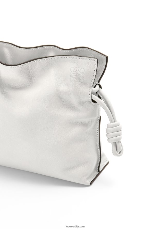 Loewe Жене мини фламенко квачило од напа телеће коже мека бела HJTY207