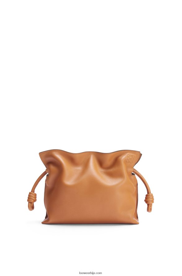 Loewe Жене мини фламенко квачило од напа телеће коже топла пустиња HJTY216