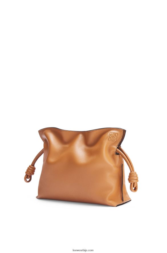 Loewe Жене мини фламенко квачило од напа телеће коже топла пустиња HJTY216