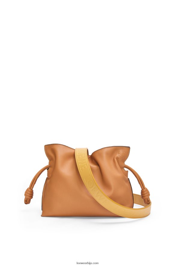 Loewe Жене мини фламенко квачило од напа телеће коже топла пустиња HJTY216