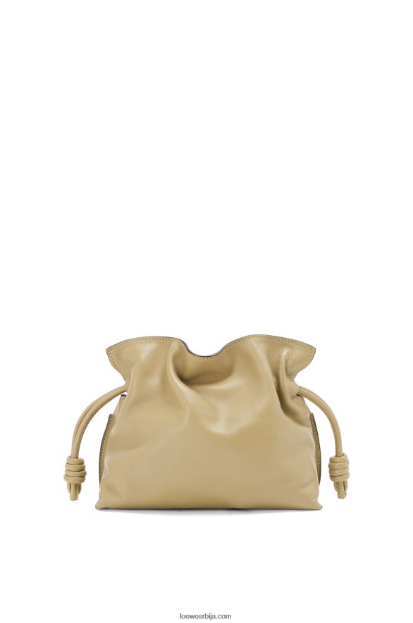 Loewe Жене мини фламенко квачило од напа телеће коже глине зелена HJTY217