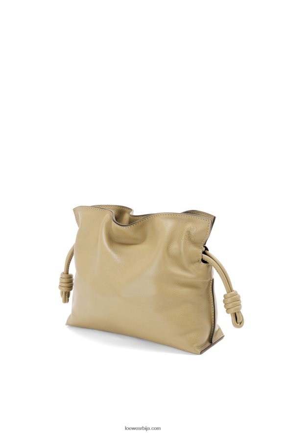 Loewe Жене мини фламенко квачило од напа телеће коже глине зелена HJTY217