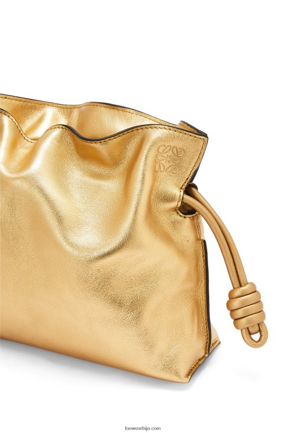 Loewe Жене мини фламенко квачило од напа телеће коже са ланцем злато HJTY333