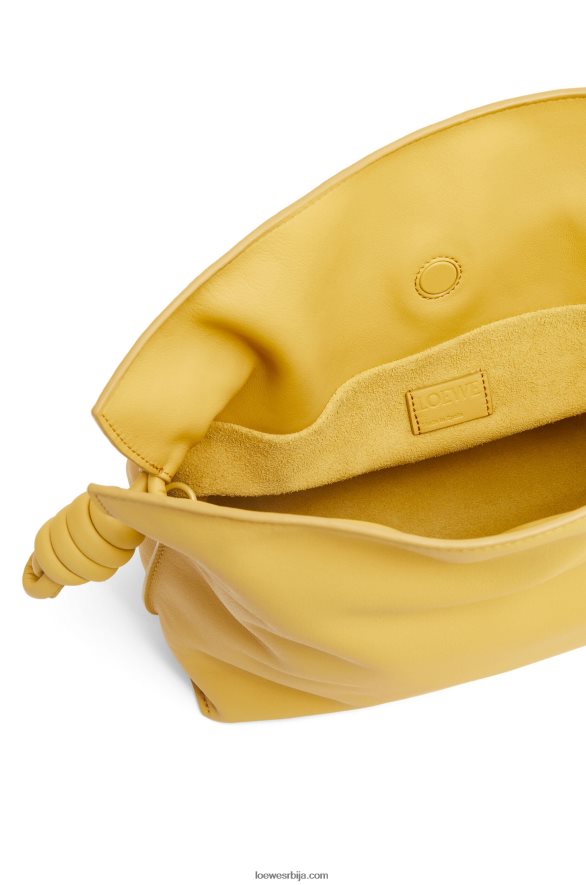 Loewe Жене фламенко квачило од напа телеће коже бледожута глазура HJTY448